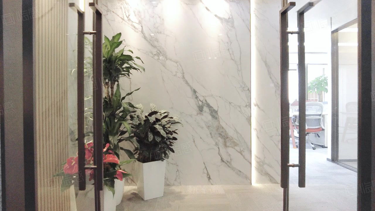 亦庄大族广场精装带家具朝南向随时办公