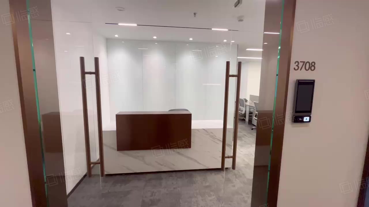 成熟商业配套淮海中路力宝广场正对电梯