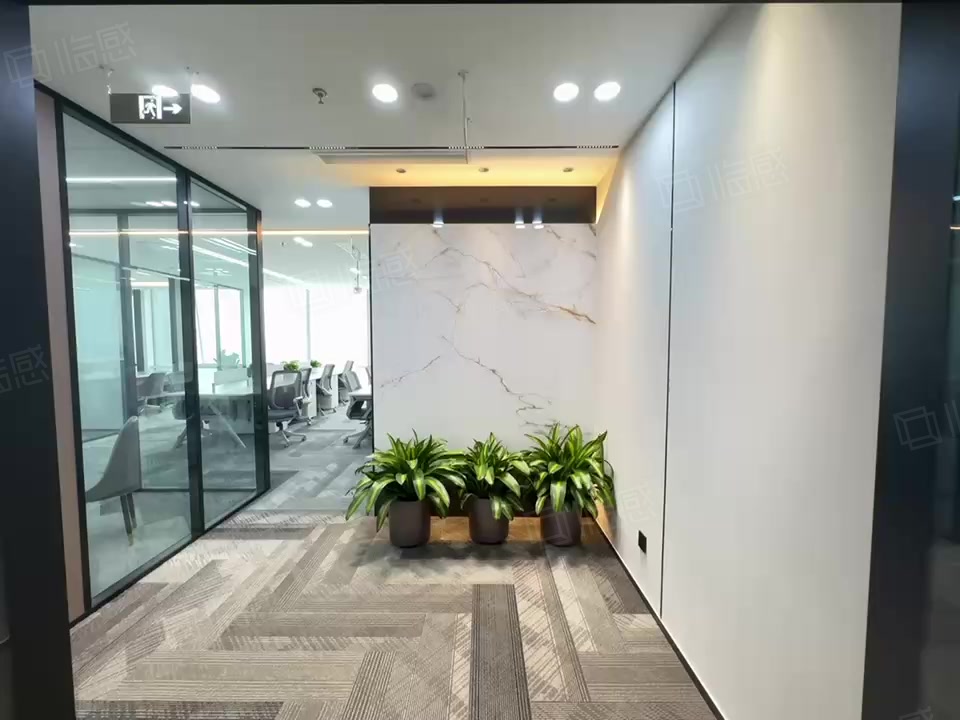 豪成大厦丨新出丨精装修带家具丨户型方正丨视野极好丨正对电梯