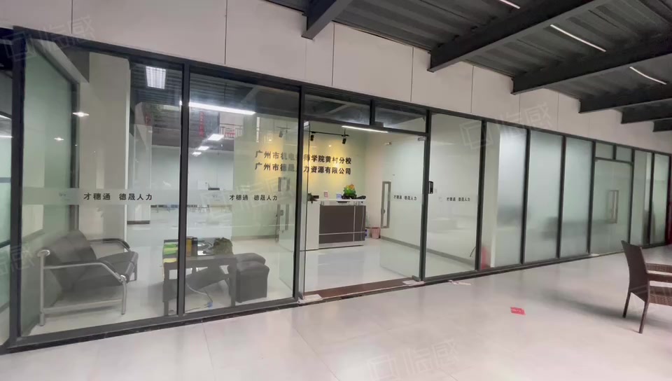 to科创营门面大气两个隔间近地铁精装修配套齐全