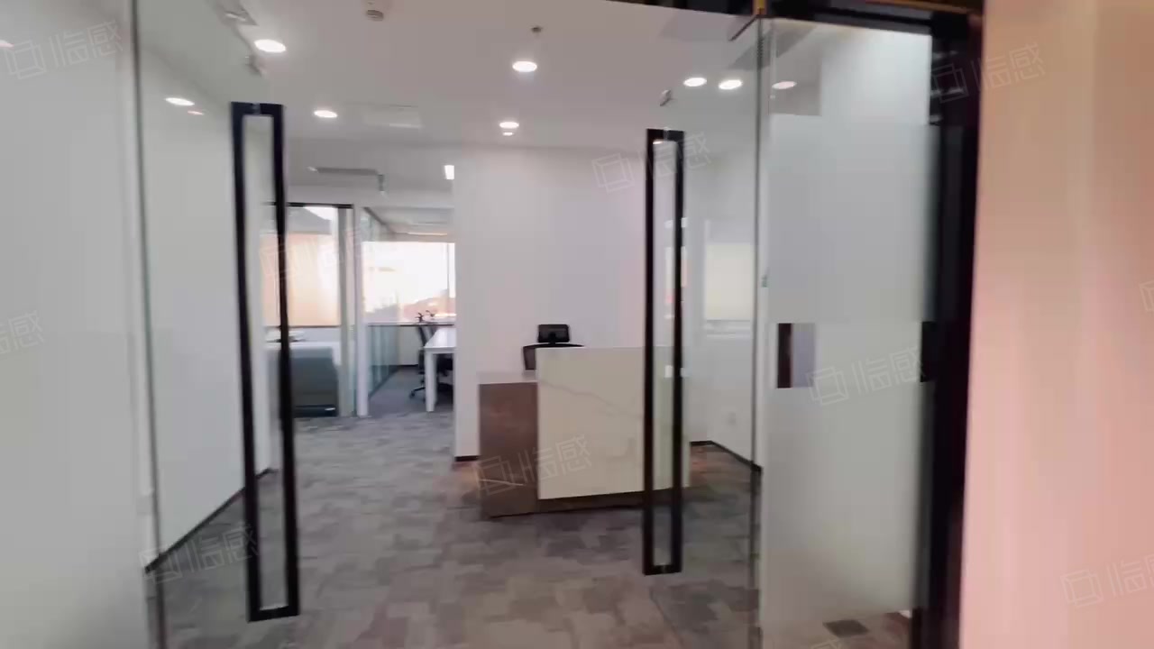 朝阳门丨华普大厦丨新出丨精装修带家具丨户型方正丨视野极好